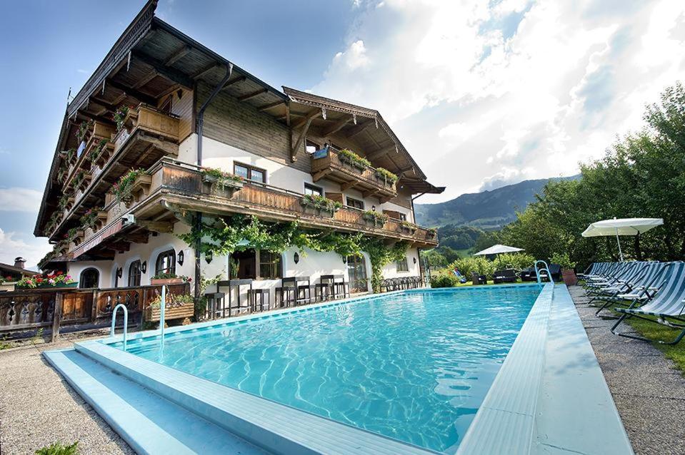 Ferienhotel Alpenhof Aurach bei Kitzbuehel Exterior photo